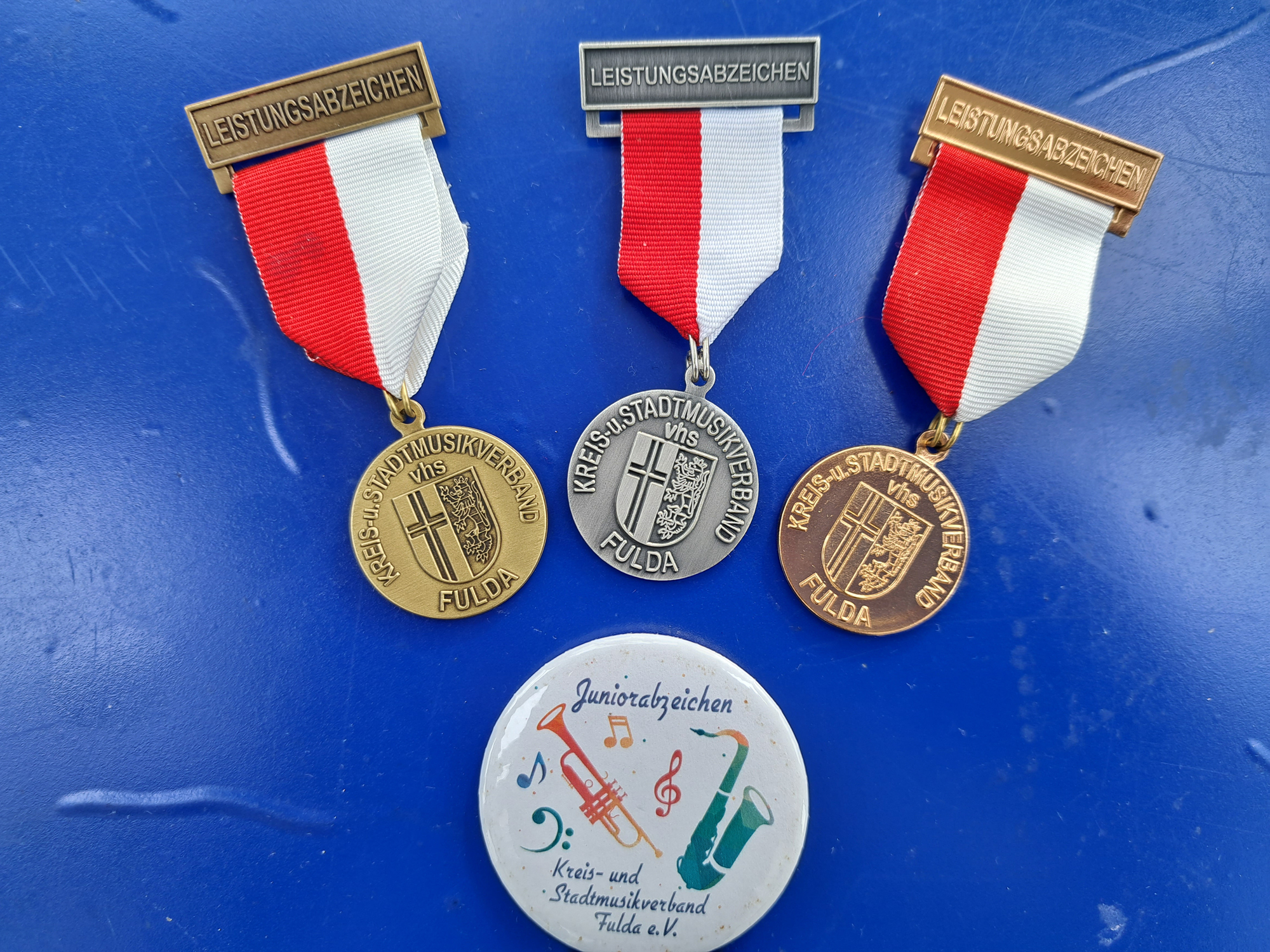 Jugendleistungsabzeichen in den Kategorien Bronze, Silber und Gold sowie das neue Junkorabzeichen
